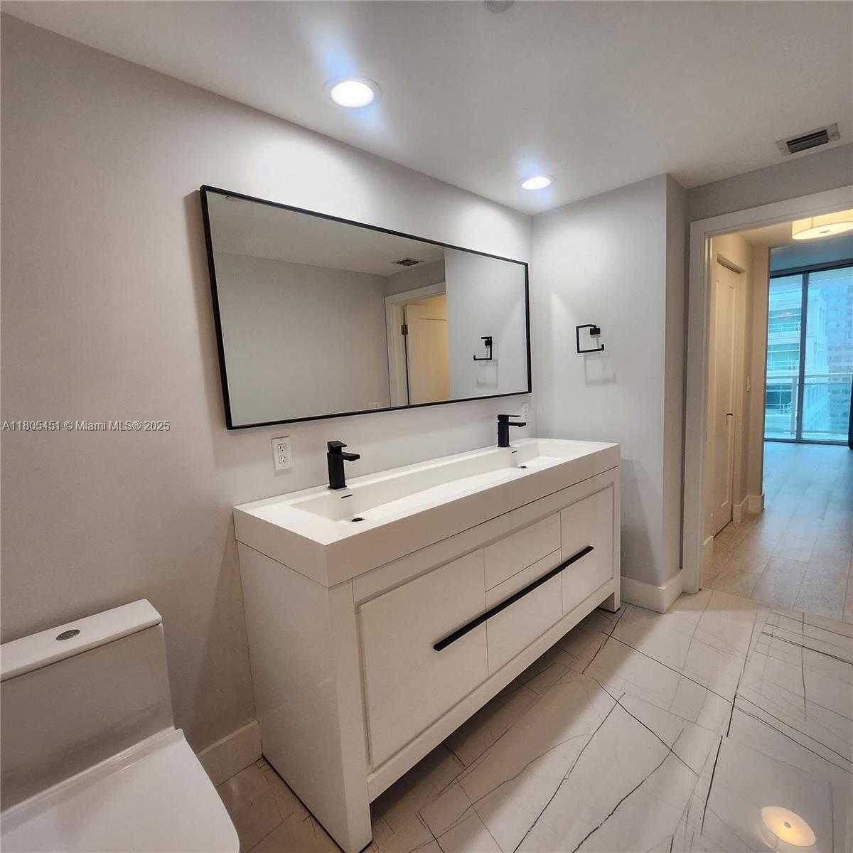 Small Image of 950 BRICKELL BAY DR #3504, Miami Number 66