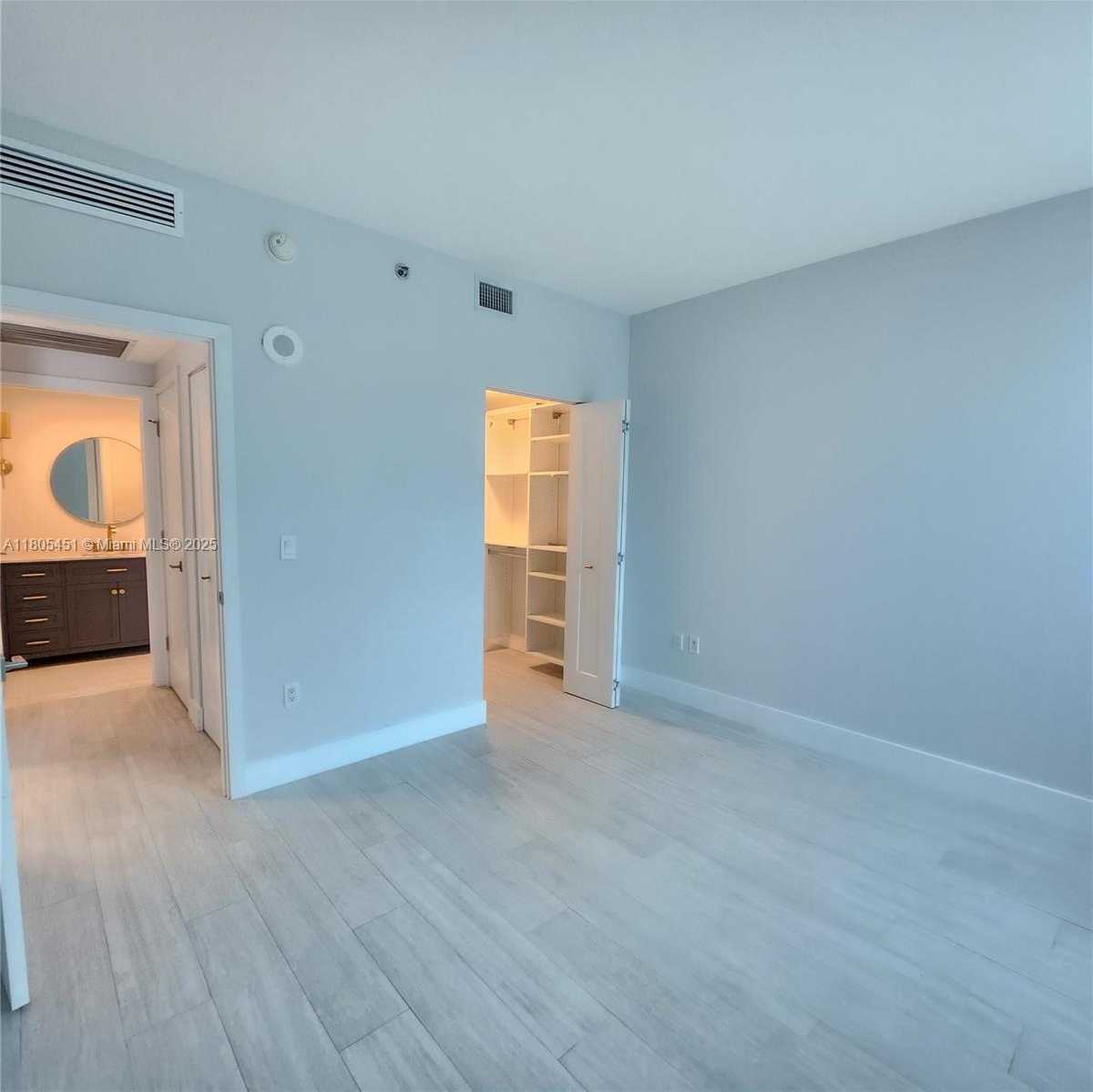 Small Image of 950 BRICKELL BAY DR #3504, Miami Number 69