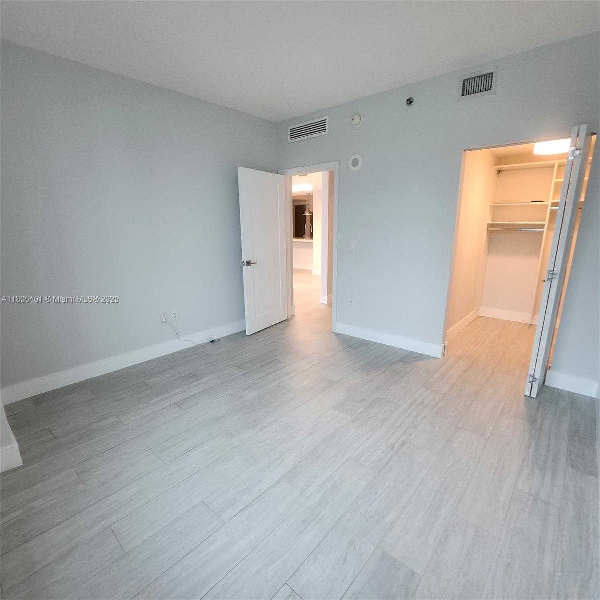 Small Image of 950 BRICKELL BAY DR #3504, Miami Number 71