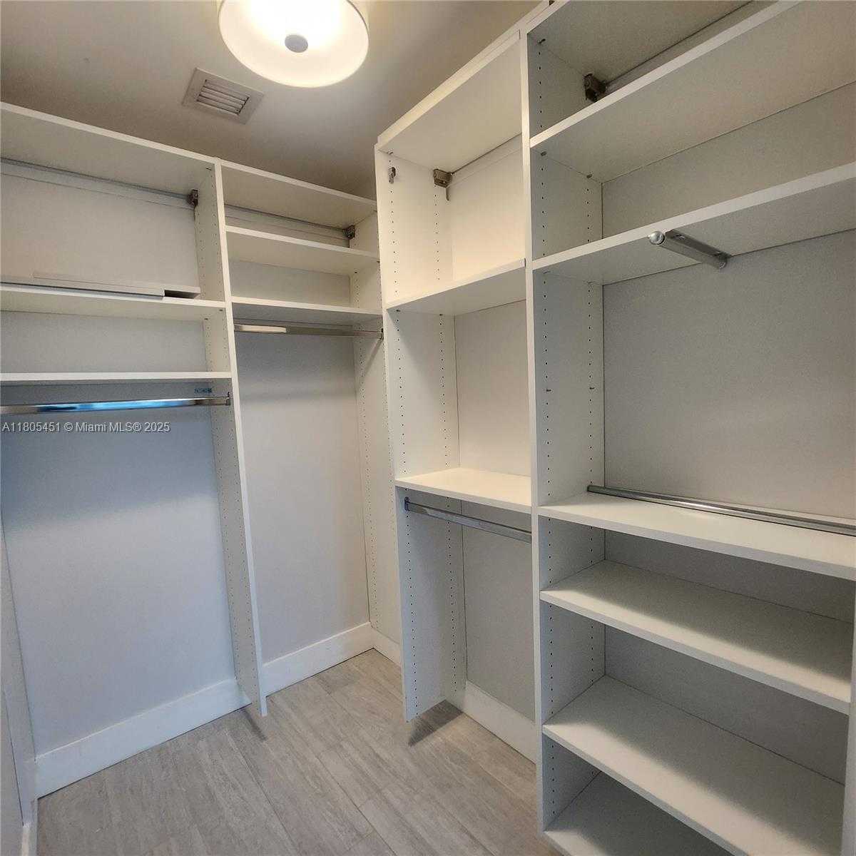 Small Image of 950 BRICKELL BAY DR #3504, Miami Number 72