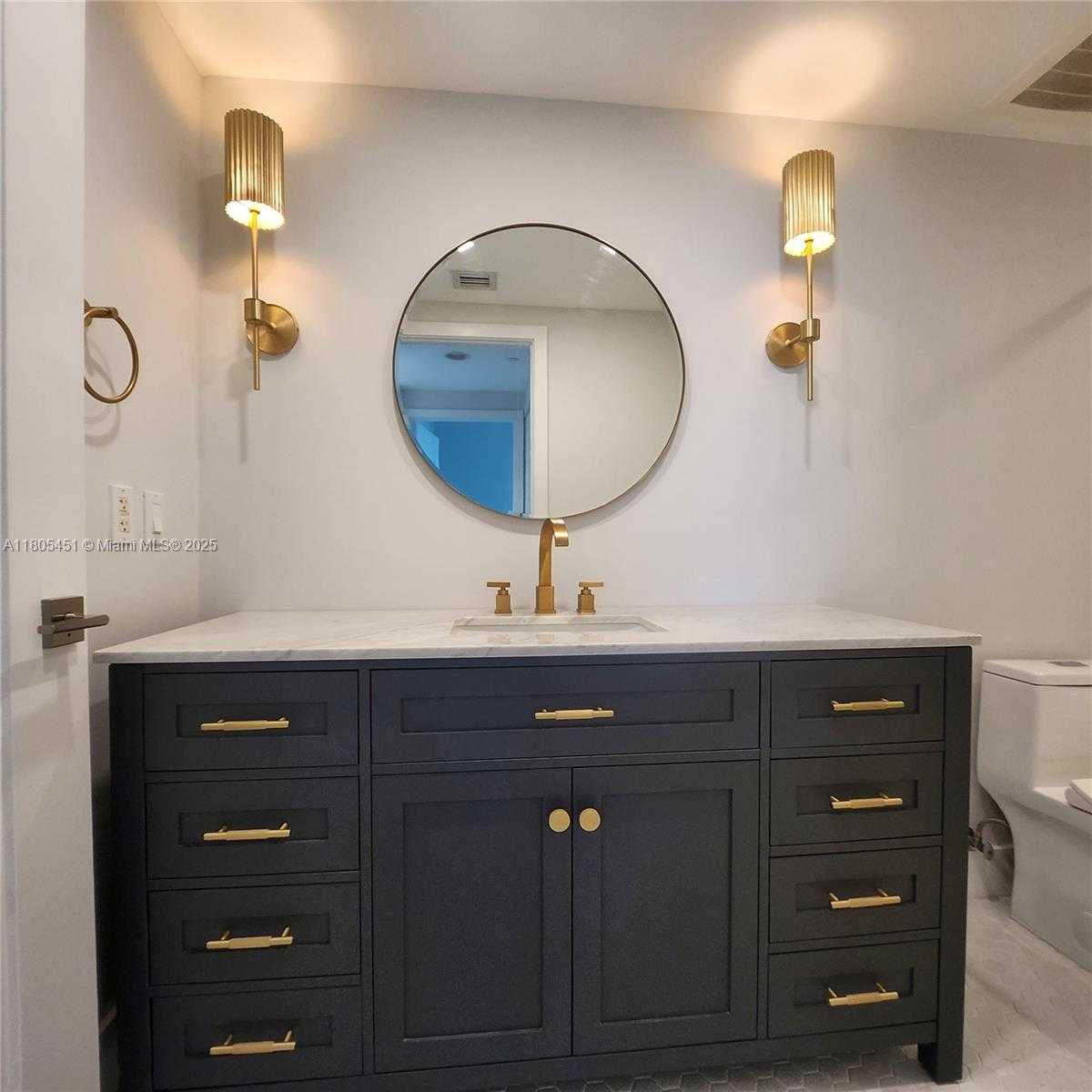 Small Image of 950 BRICKELL BAY DR #3504, Miami Number 73
