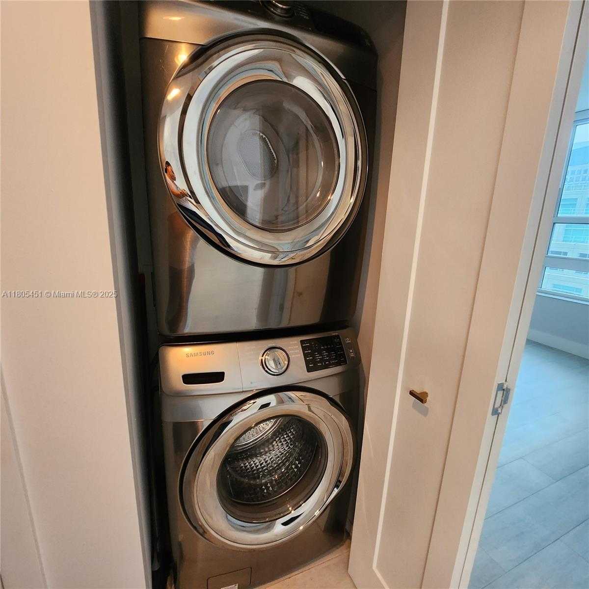Small Image of 950 BRICKELL BAY DR #3504, Miami Number 75