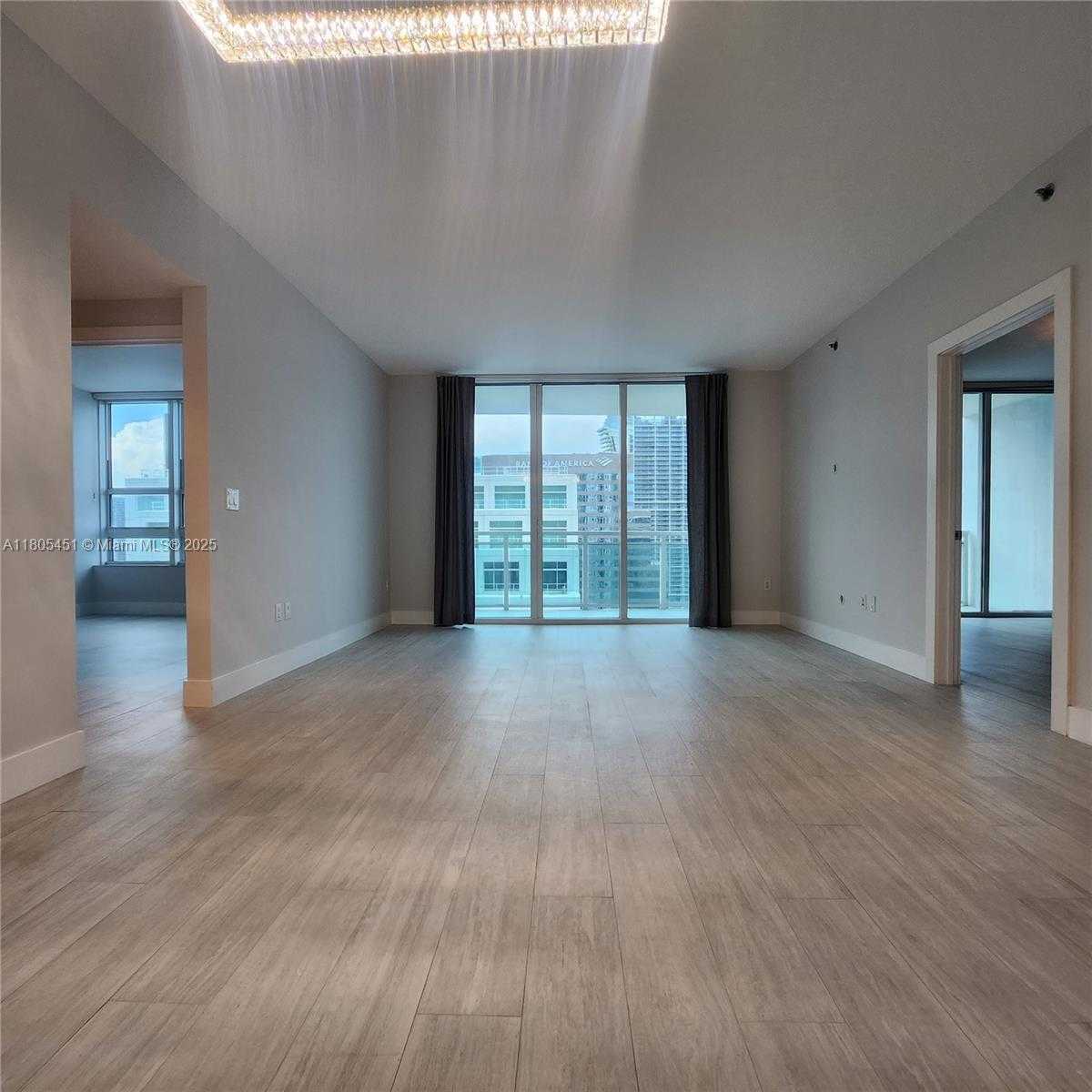 Small Image of 950 BRICKELL BAY DR #3504, Miami Number 8