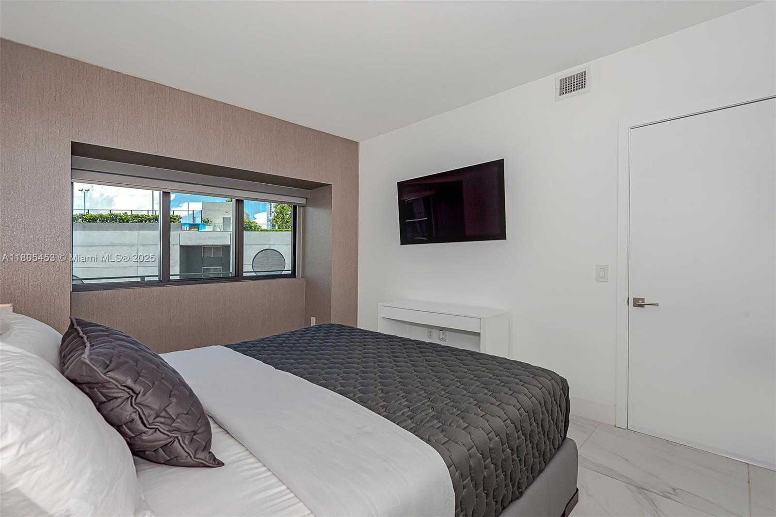 Small Image of 650 NORTH EAST 32ND ST #704, Miami Number 22