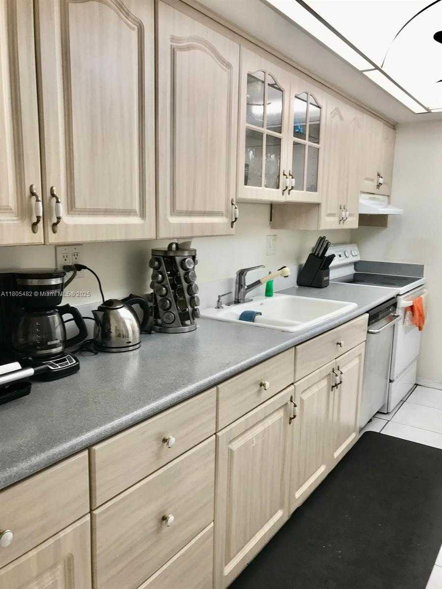Small Image of 18041 BISCAYNE BLVD #1902, Aventura Number 11