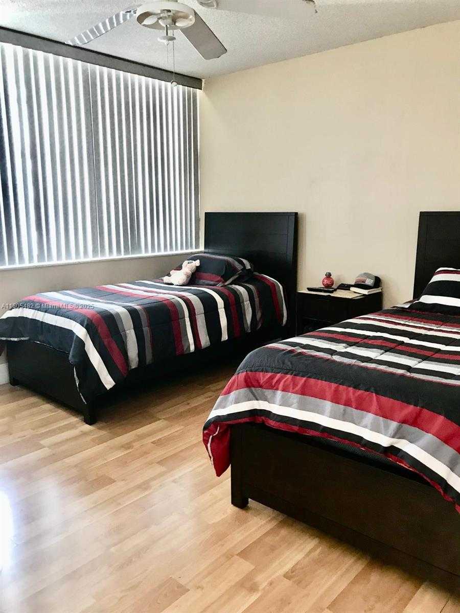 Small Image of 18041 BISCAYNE BLVD #1902, Aventura Number 15