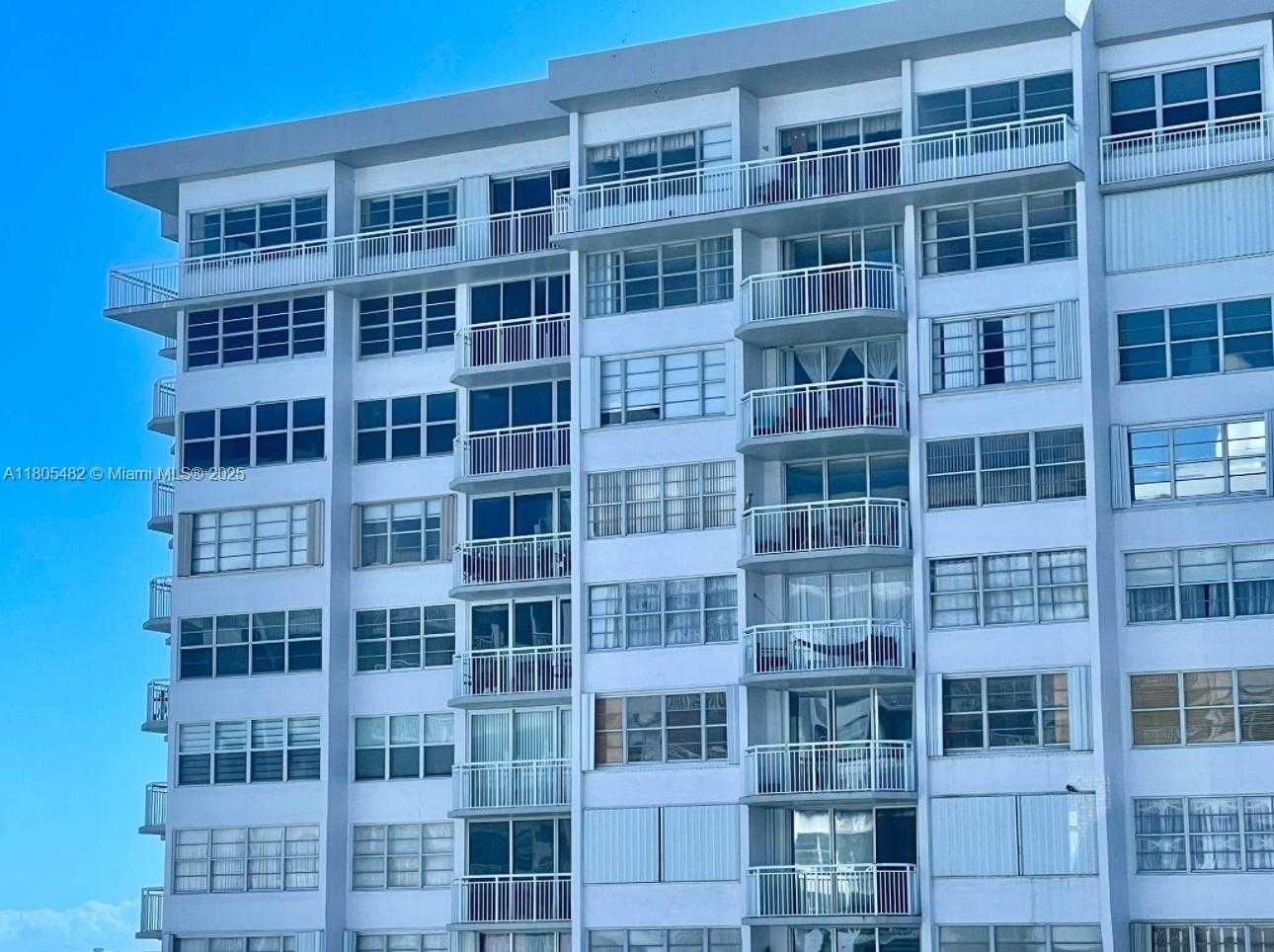 Small Image of 18041 BISCAYNE BLVD #1902, Aventura Number 3