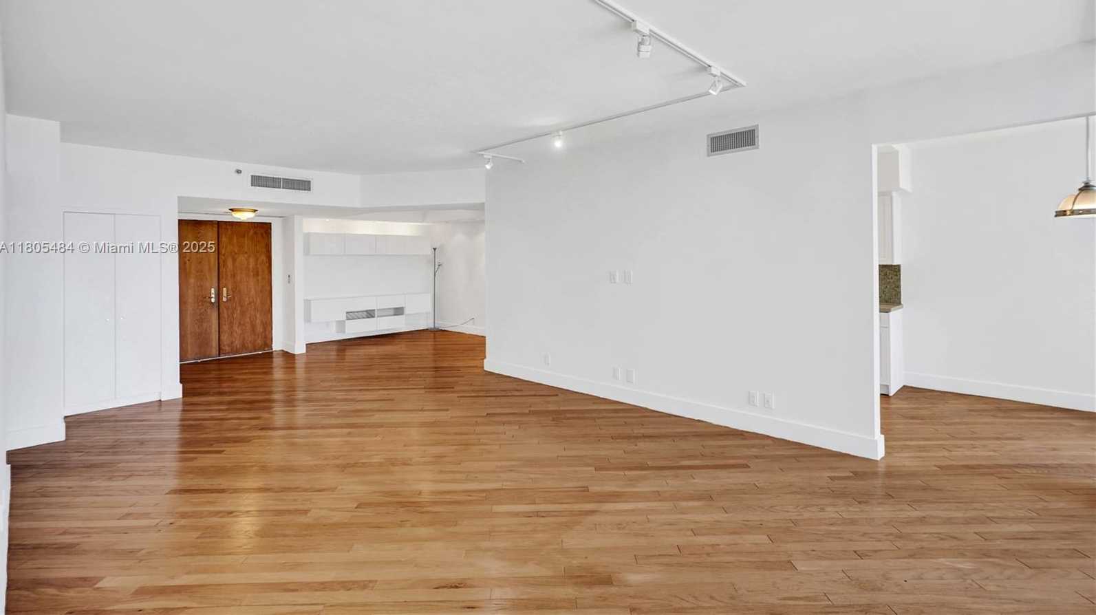 Small Image of 20281 EAST COUNTRY CLUB DR #412, Aventura Number 10