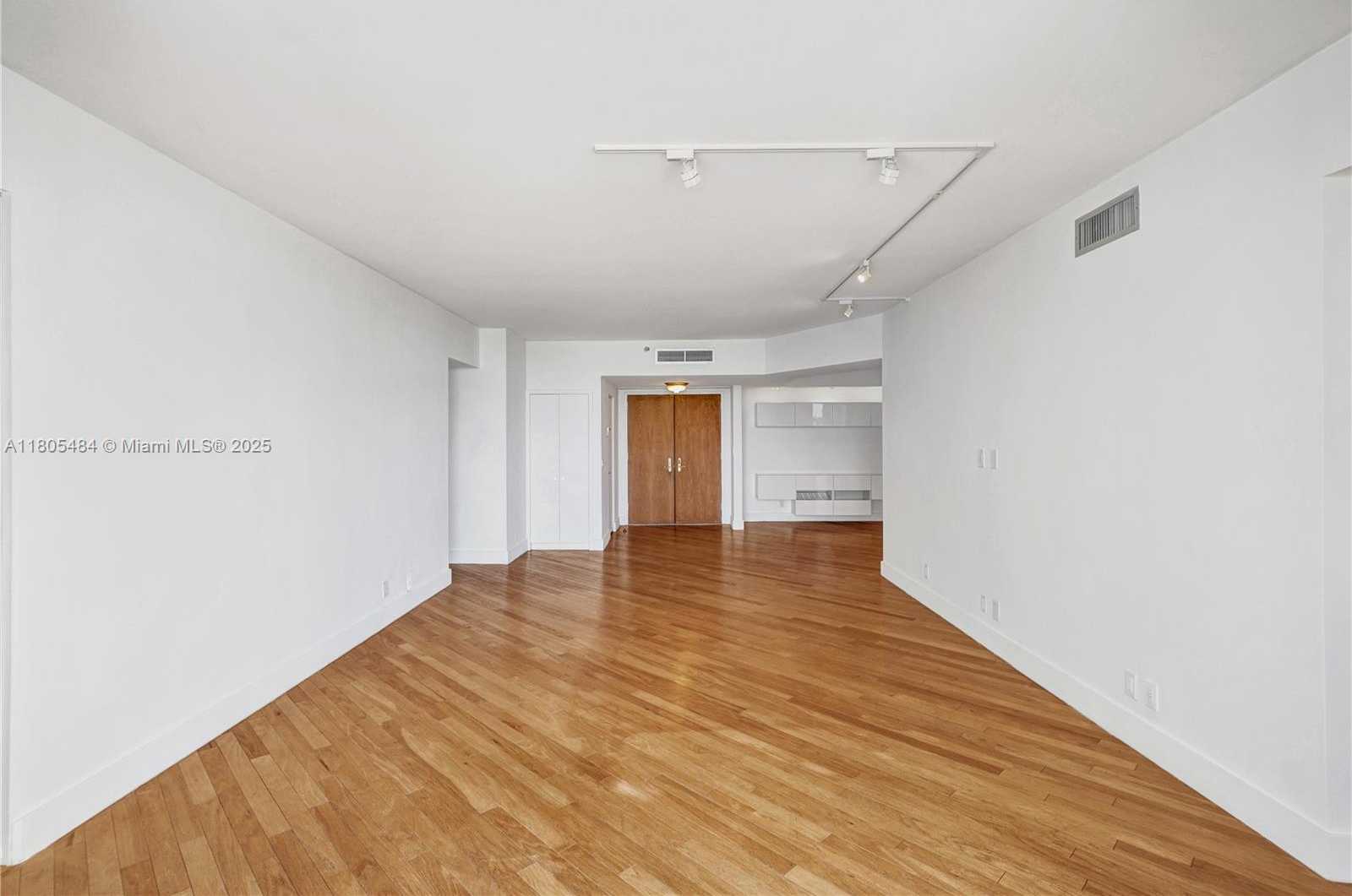 Small Image of 20281 EAST COUNTRY CLUB DR #412, Aventura Number 11