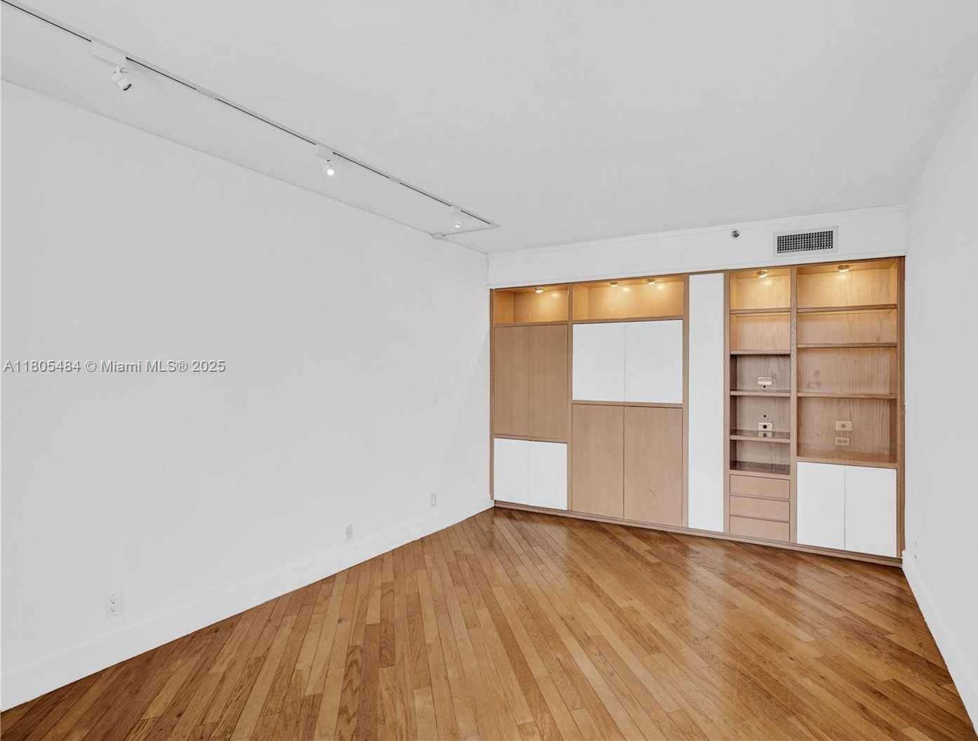 Small Image of 20281 EAST COUNTRY CLUB DR #412, Aventura Number 16
