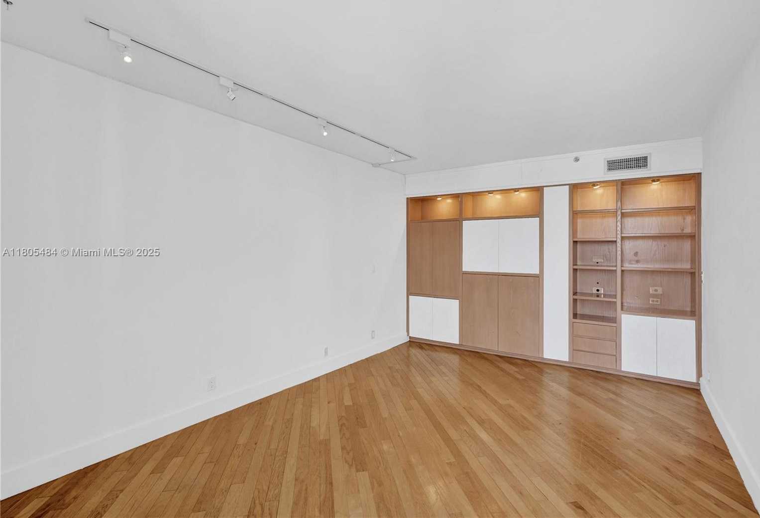 Small Image of 20281 EAST COUNTRY CLUB DR #412, Aventura Number 17