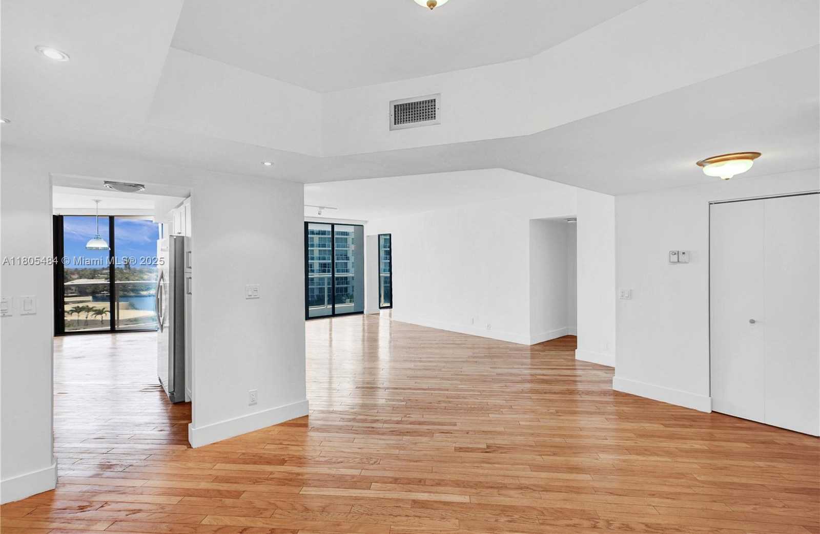 Small Image of 20281 EAST COUNTRY CLUB DR #412, Aventura Number 2