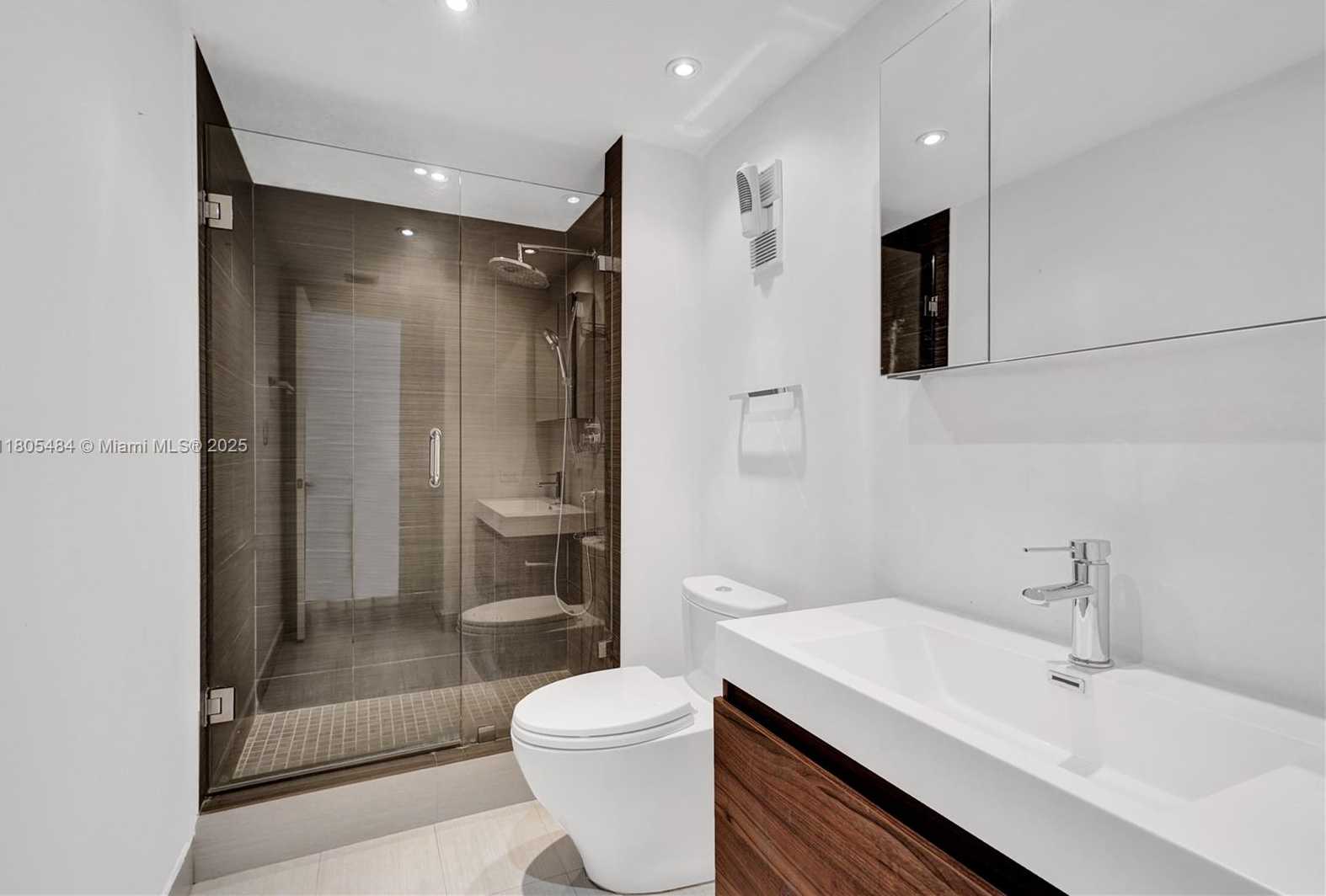 Small Image of 20281 EAST COUNTRY CLUB DR #412, Aventura Number 26