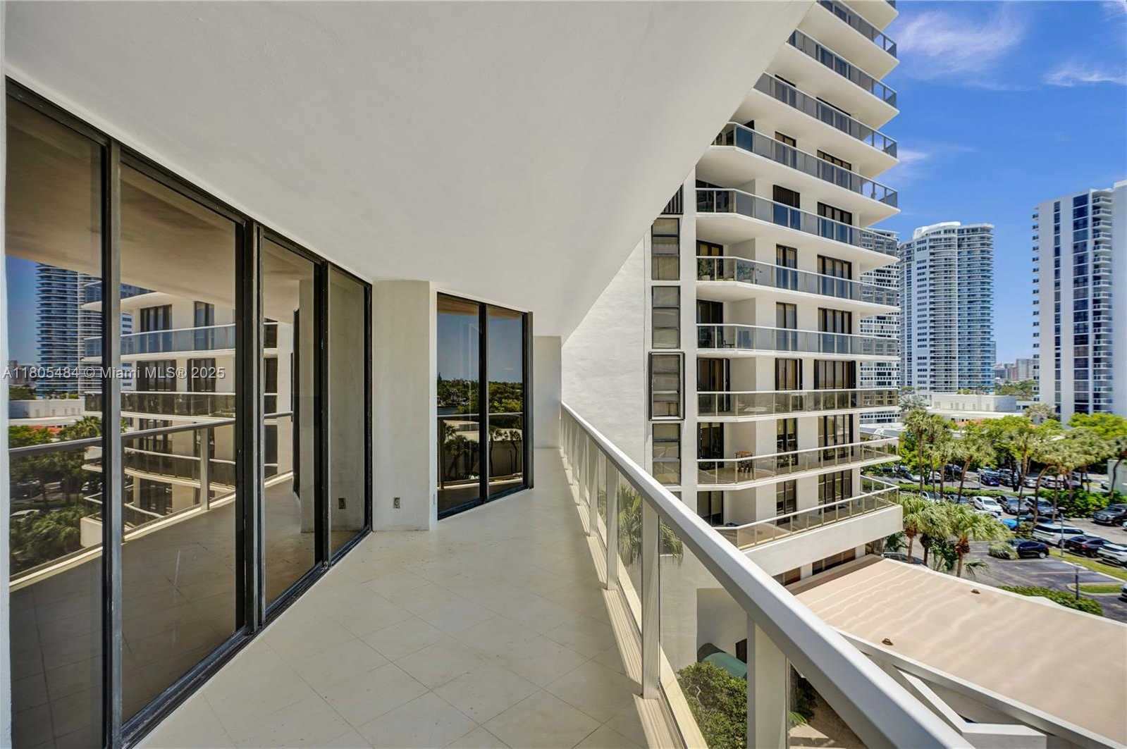 Small Image of 20281 EAST COUNTRY CLUB DR #412, Aventura Number 29