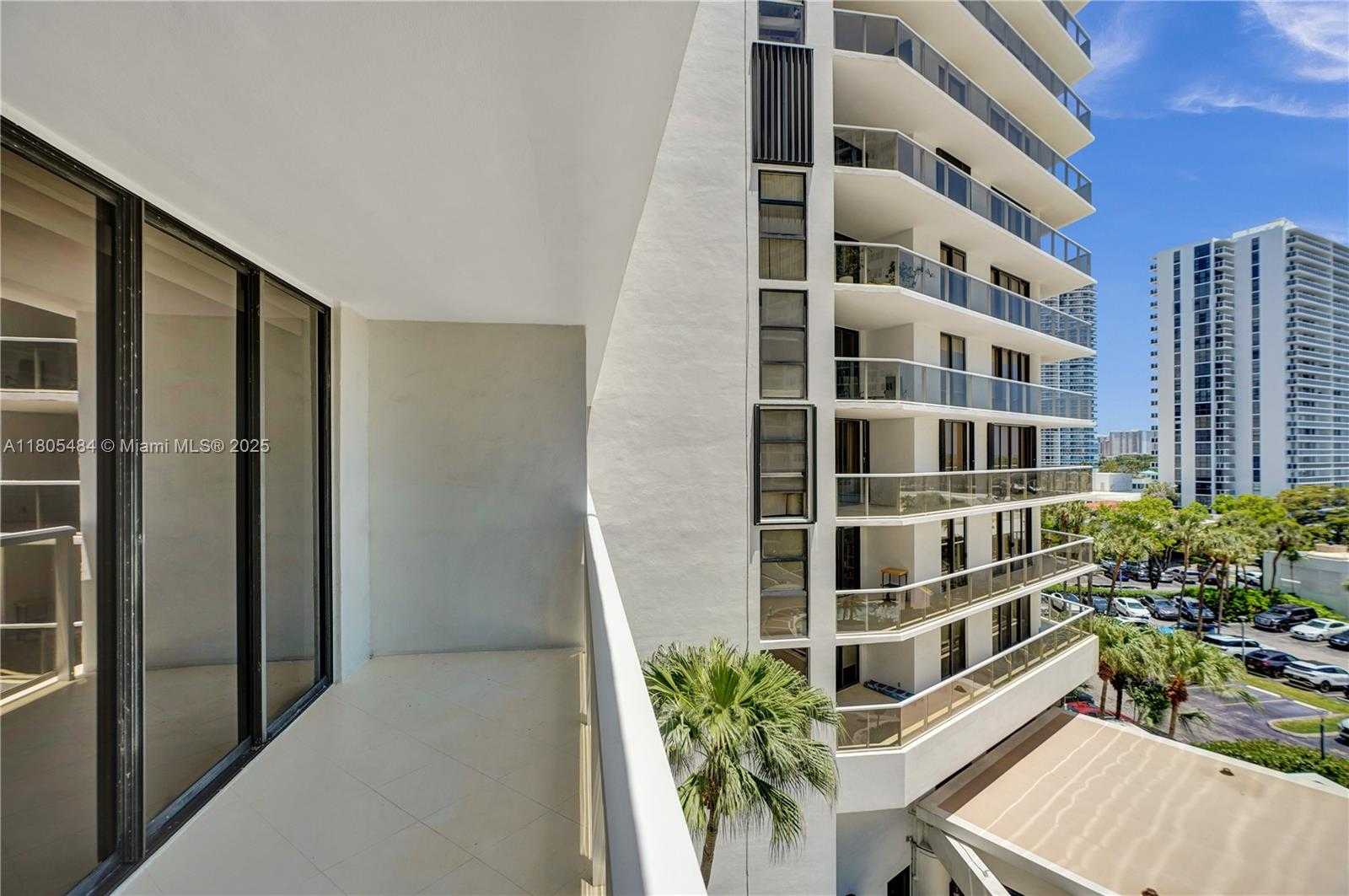Small Image of 20281 EAST COUNTRY CLUB DR #412, Aventura Number 36