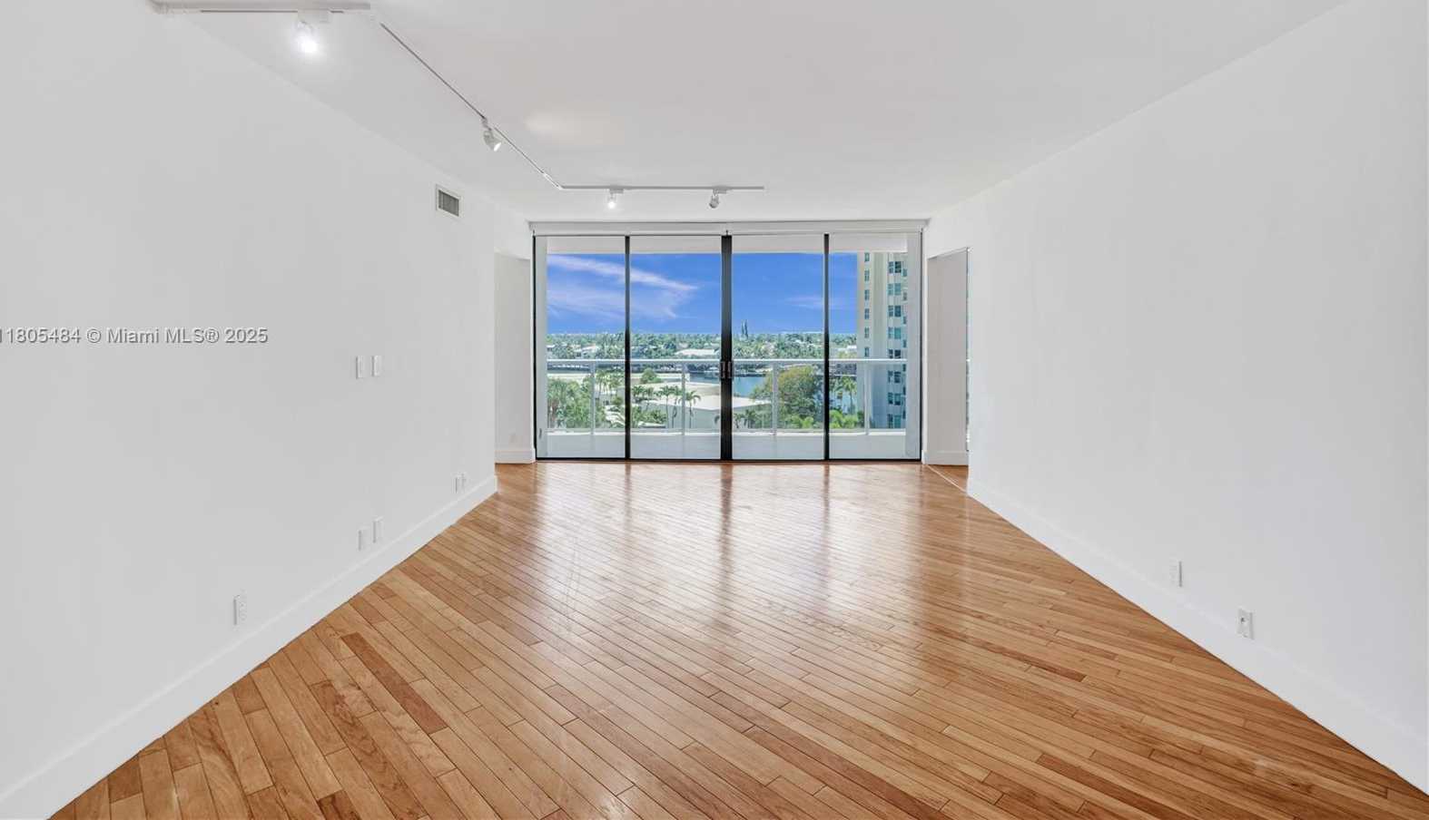 Small Image of 20281 EAST COUNTRY CLUB DR #412, Aventura Number 4