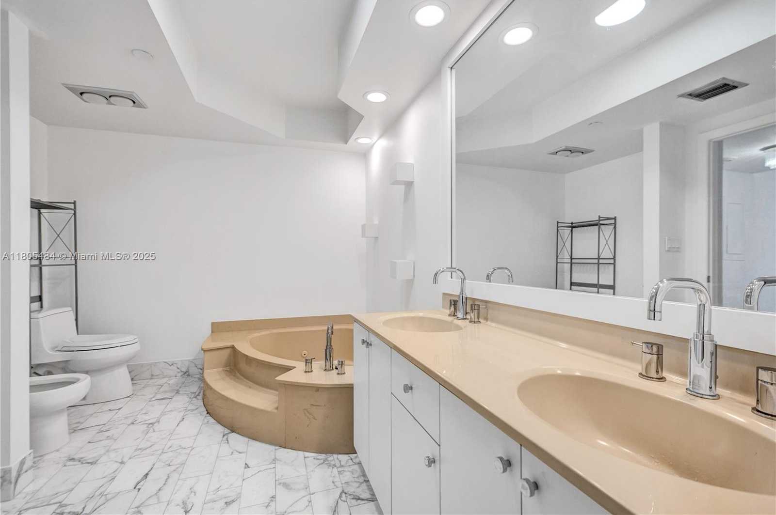 Small Image of 20281 EAST COUNTRY CLUB DR #412, Aventura Number 47