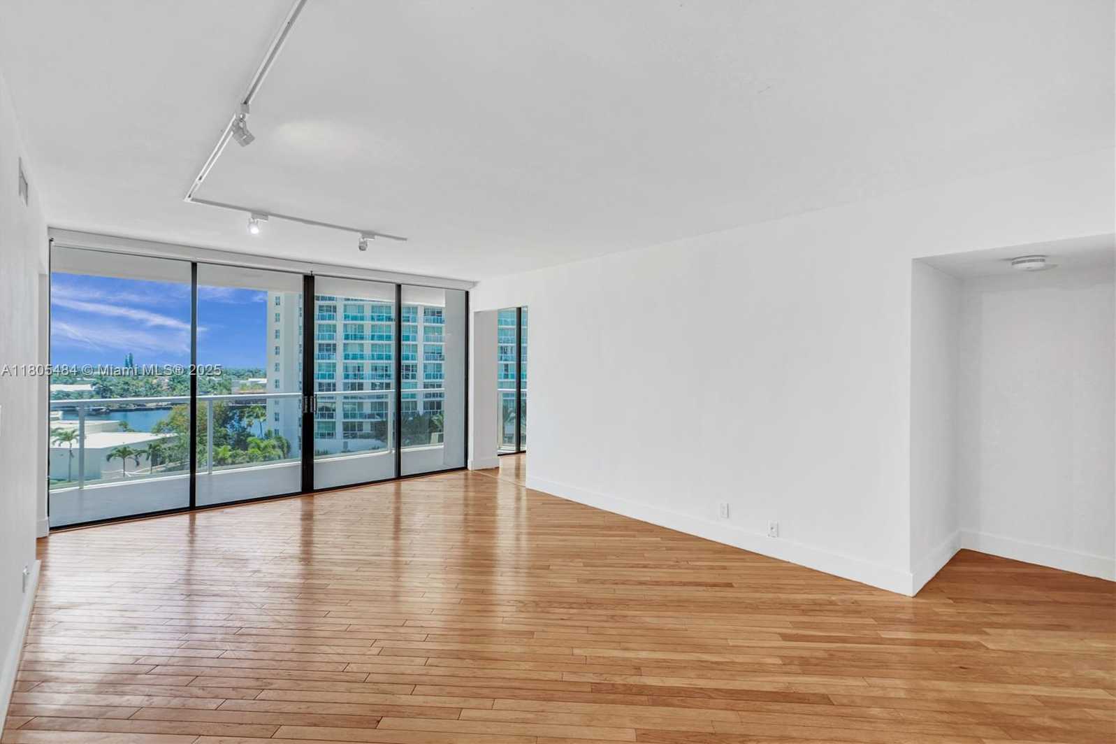 Small Image of 20281 EAST COUNTRY CLUB DR #412, Aventura Number 7