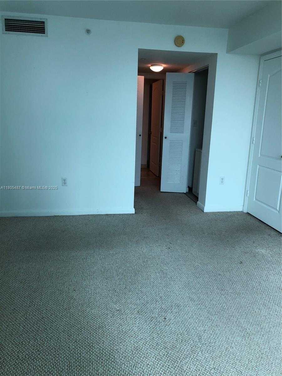 Small Image of 2101 BRICKELL AVE #1611, Miami Number 12