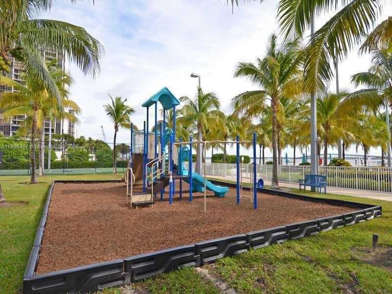 Small Image of 2101 BRICKELL AVE #1611, Miami Number 16