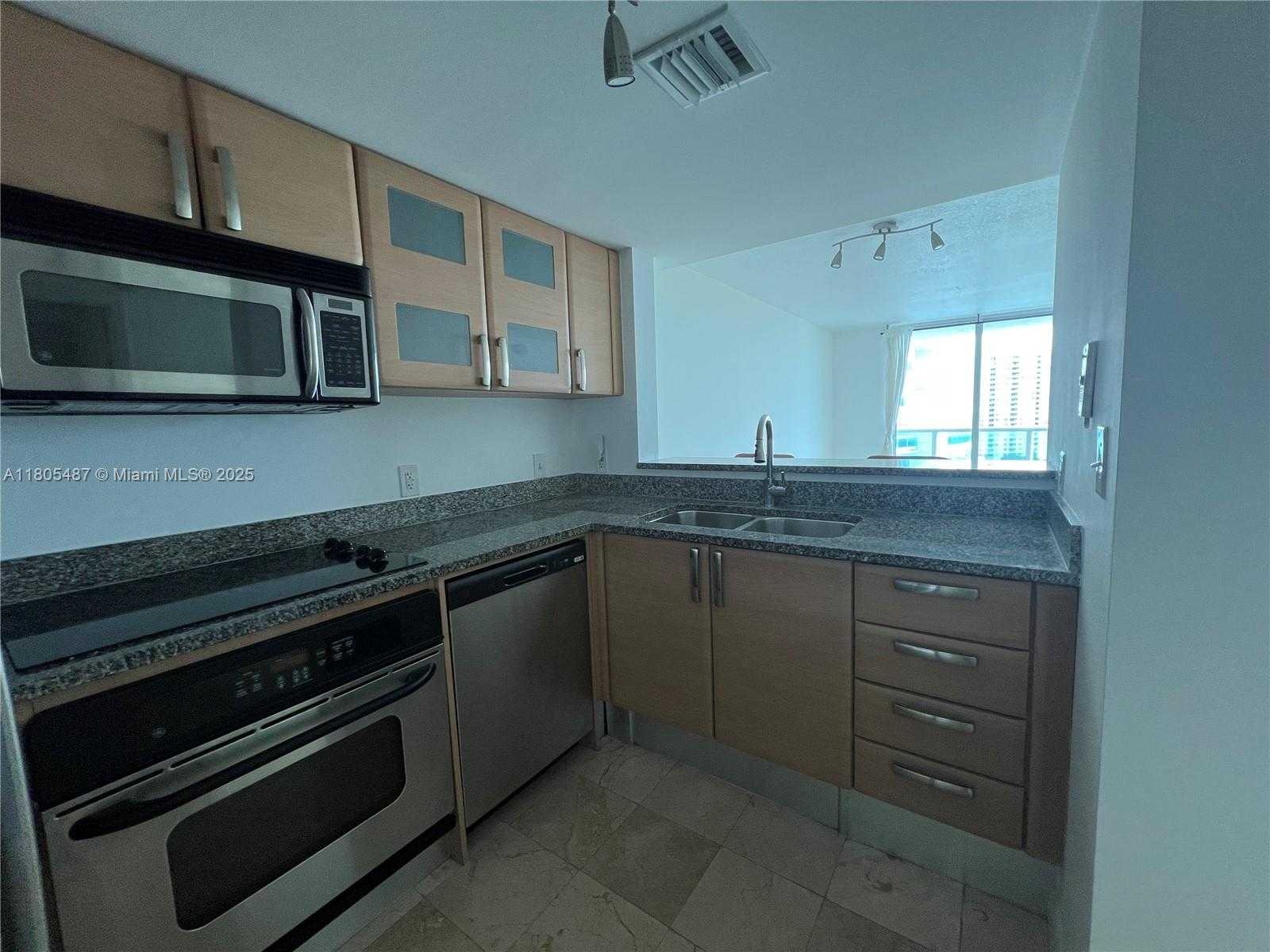Small Image of 2101 BRICKELL AVE #1611, Miami Number 23