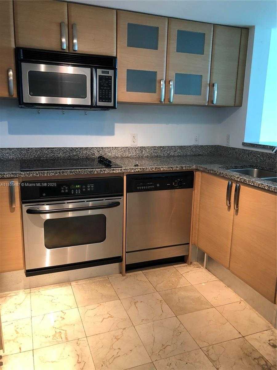 Small Image of 2101 BRICKELL AVE #1611, Miami Number 3