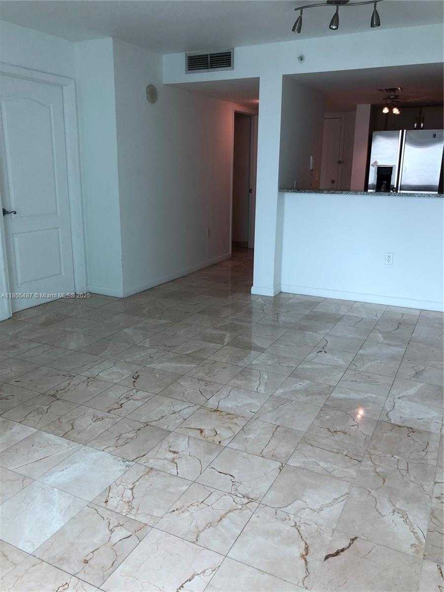 Small Image of 2101 BRICKELL AVE #1611, Miami Number 4