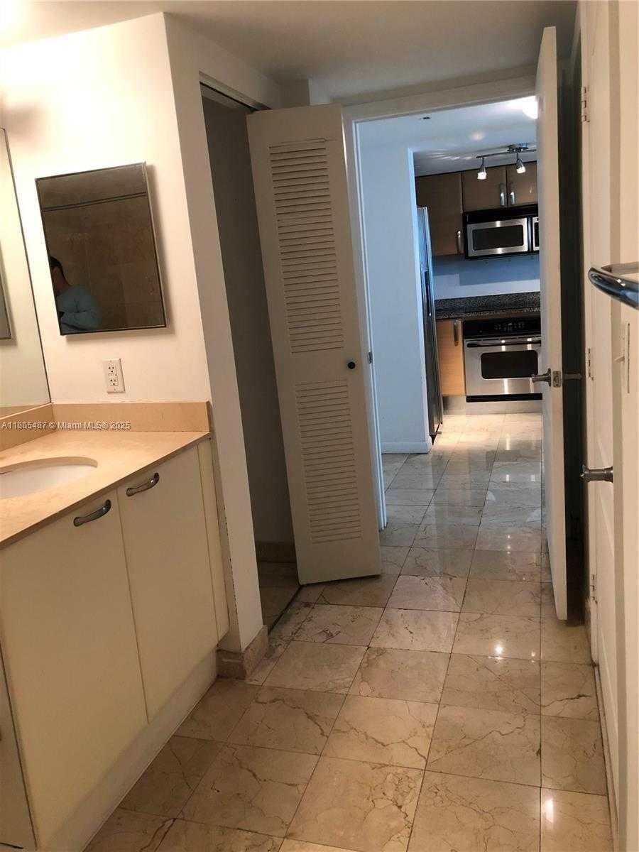 Small Image of 2101 BRICKELL AVE #1611, Miami Number 8