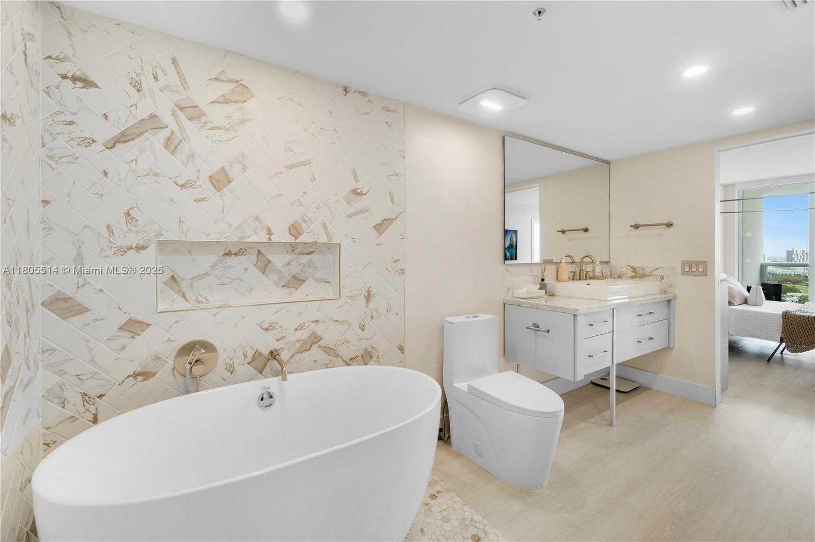 Small Image of 1900 SUNSET HARBOUR DR #1911, Miami Beach Number 15