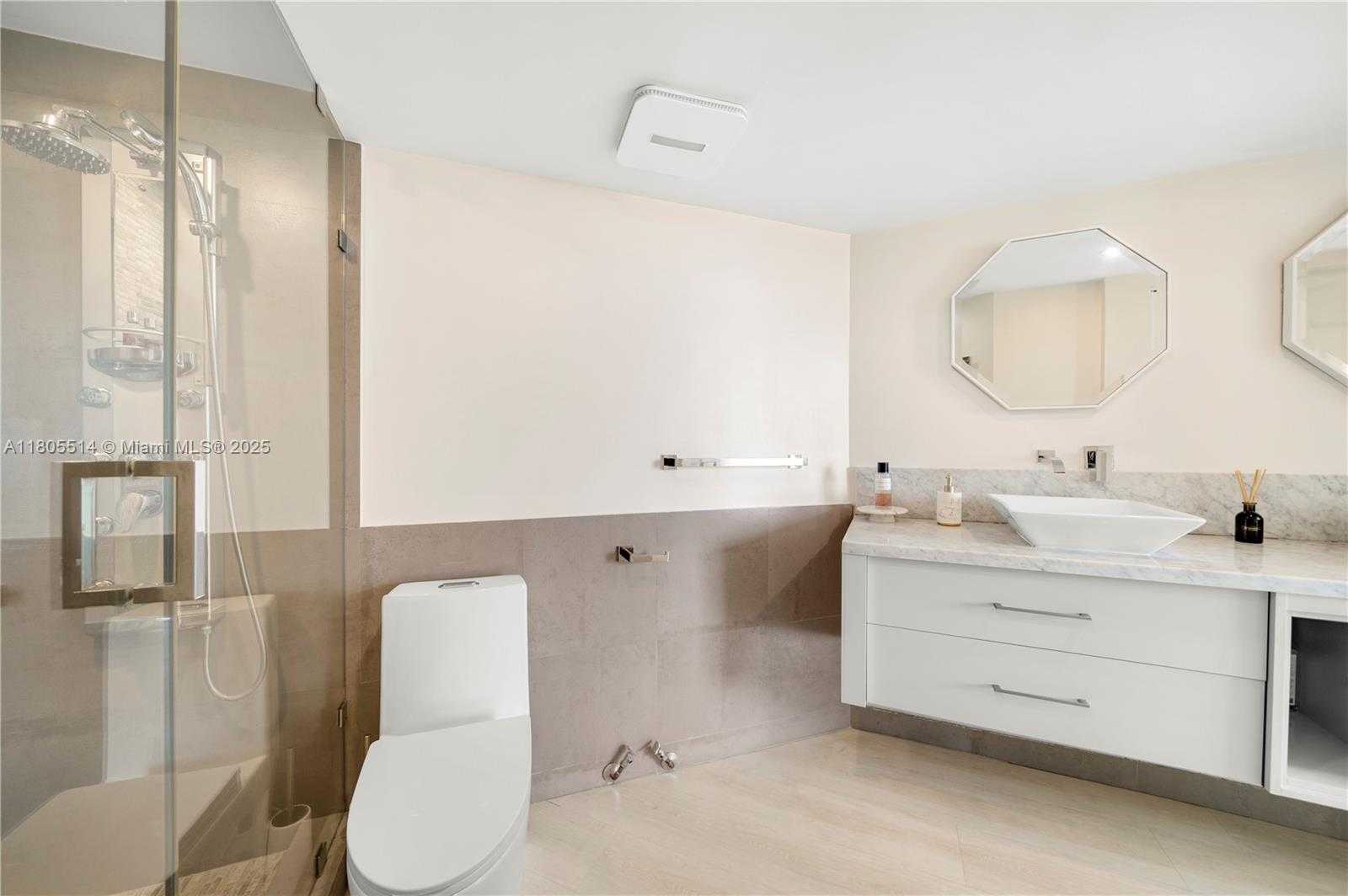 Small Image of 1900 SUNSET HARBOUR DR #1911, Miami Beach Number 21