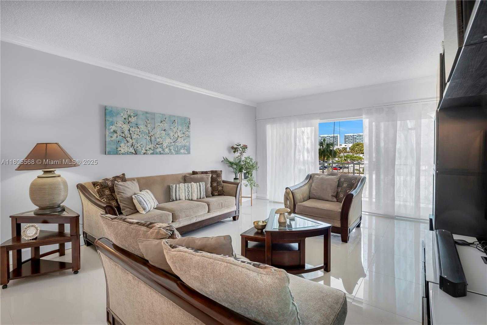 Small Image of 500 BAYVIEW DR #231, Sunny Isles Beach Number 10