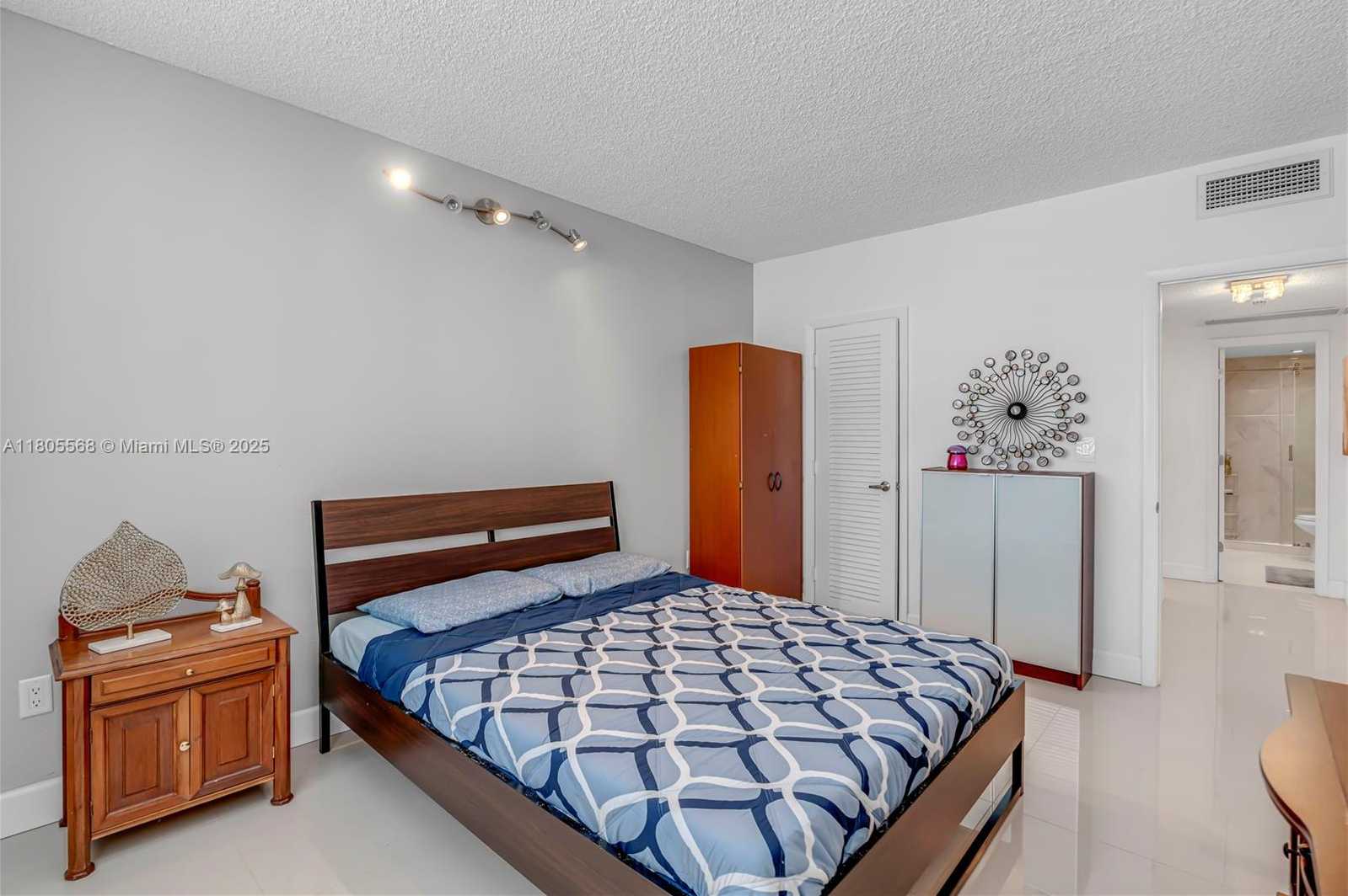 Small Image of 500 BAYVIEW DR #231, Sunny Isles Beach Number 13