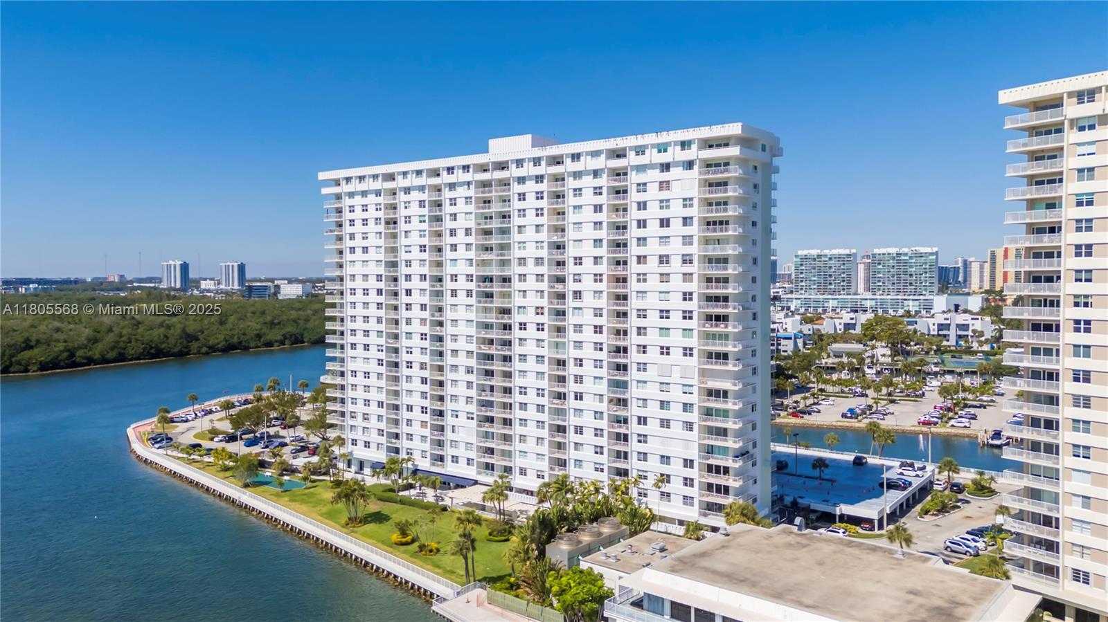Small Image of 500 BAYVIEW DR #231, Sunny Isles Beach Number 4
