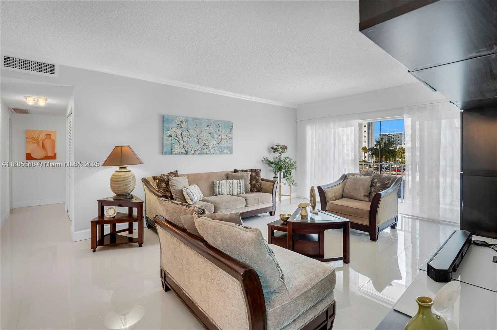 Small Image of 500 BAYVIEW DR #231, Sunny Isles Beach Number 9