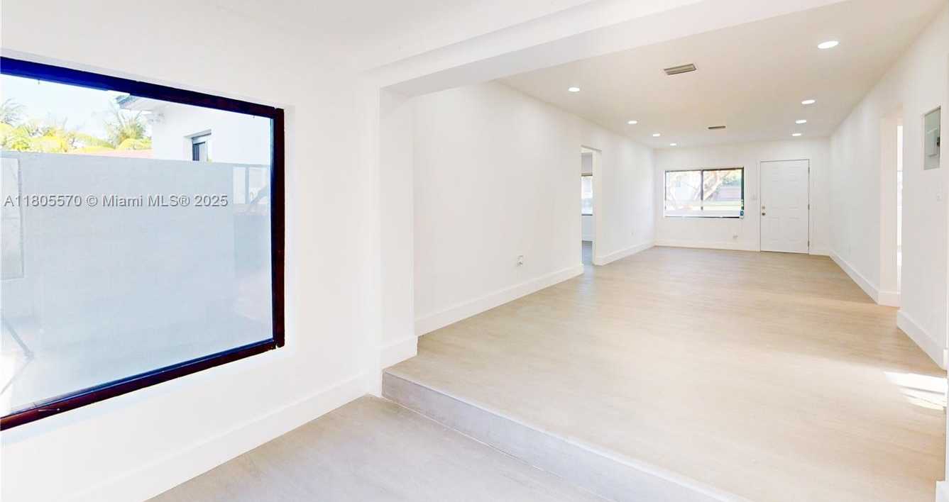 Small Image of 355 NORTH EAST 111TH ST, Miami Number 15