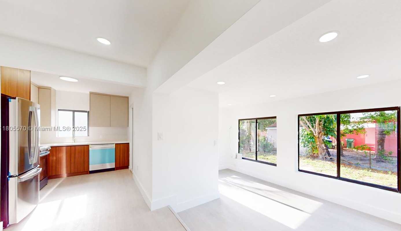 Small Image of 355 NORTH EAST 111TH ST, Miami Number 26