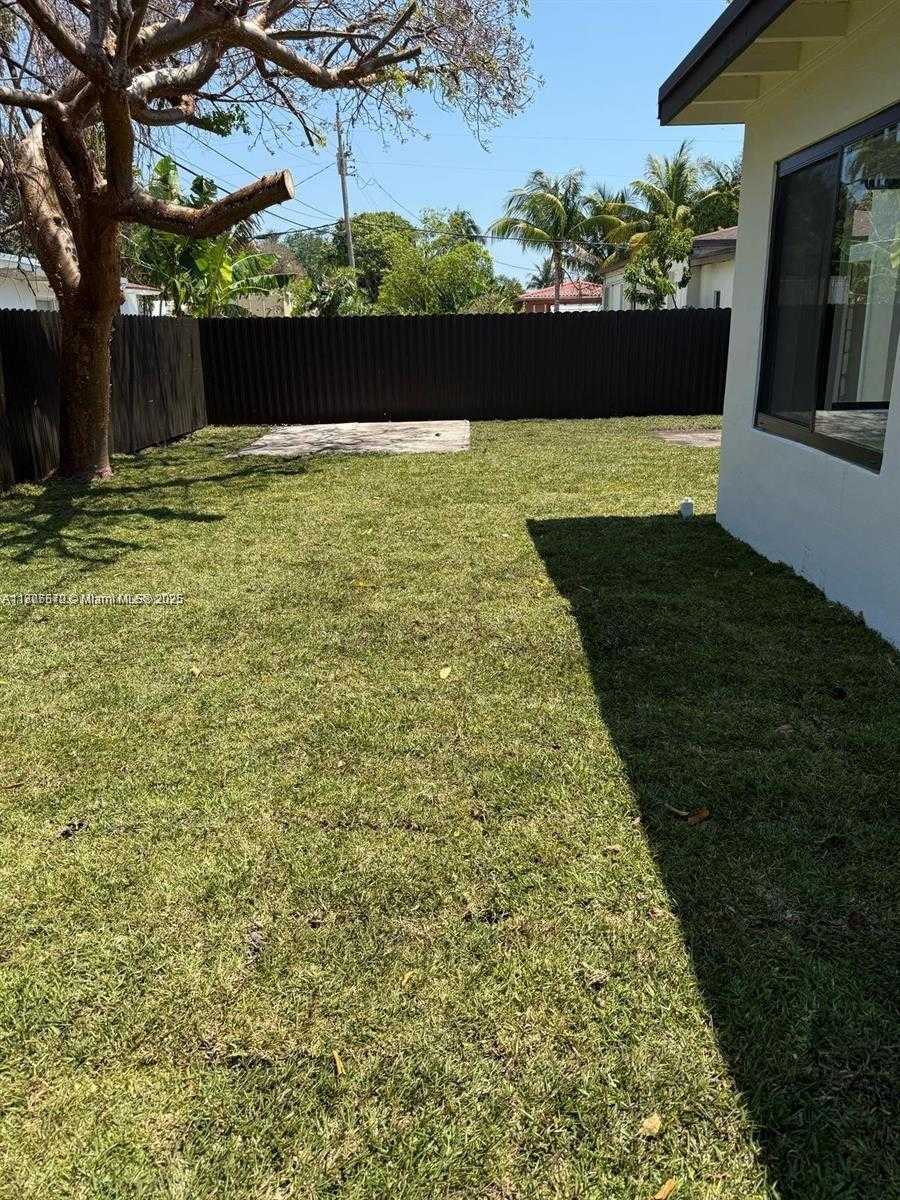 Small Image of 355 NORTH EAST 111TH ST, Miami Number 29