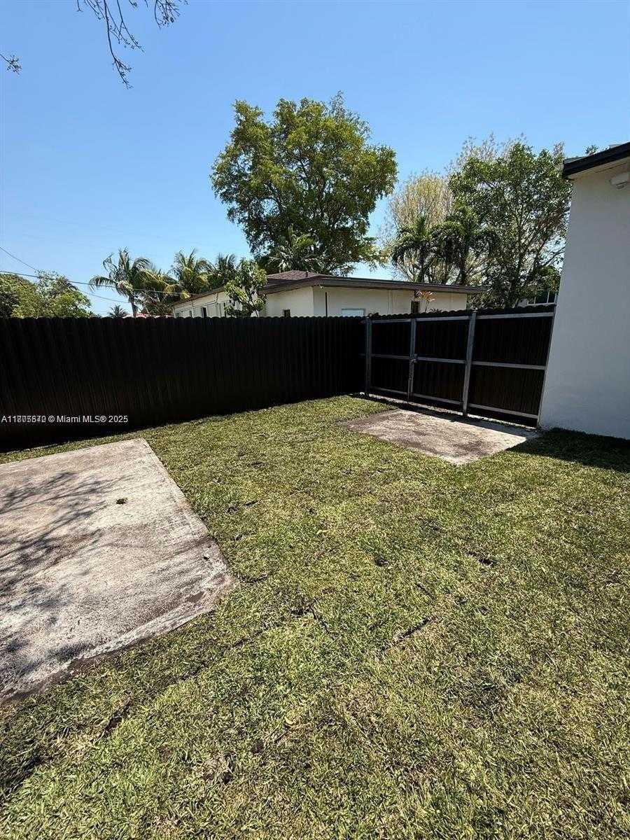 Small Image of 355 NORTH EAST 111TH ST, Miami Number 30