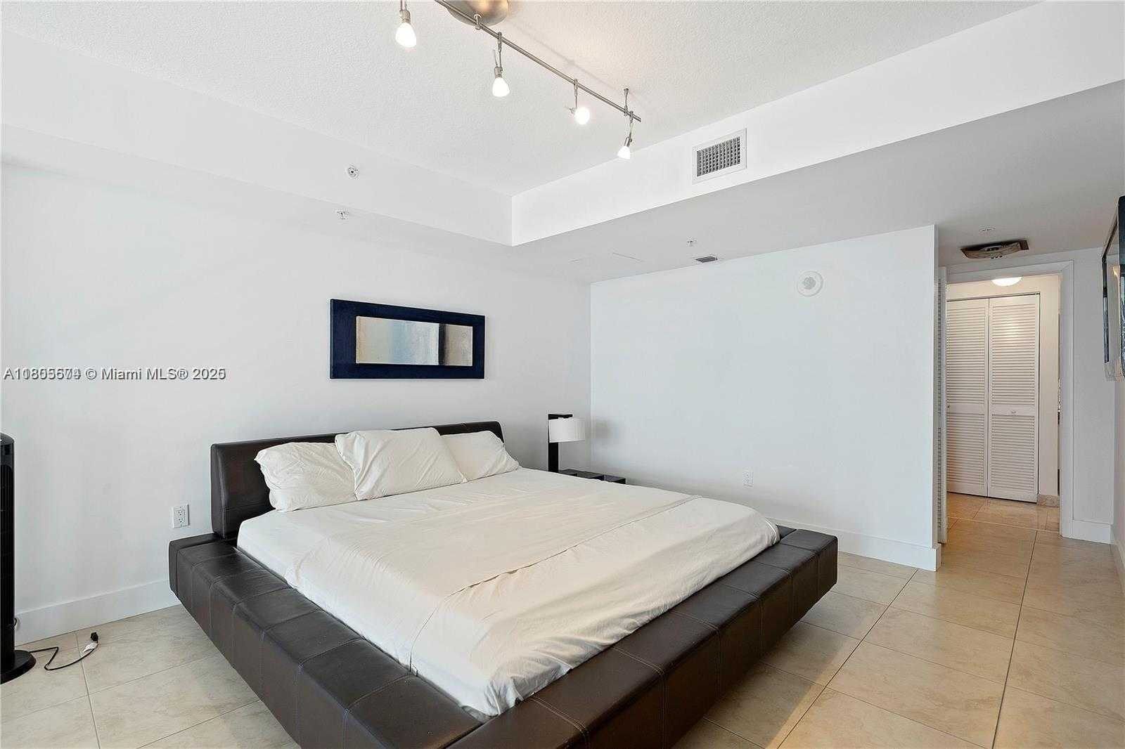 Small Image of 41 SOUTH EAST 5TH ST #2310, Miami Number 11