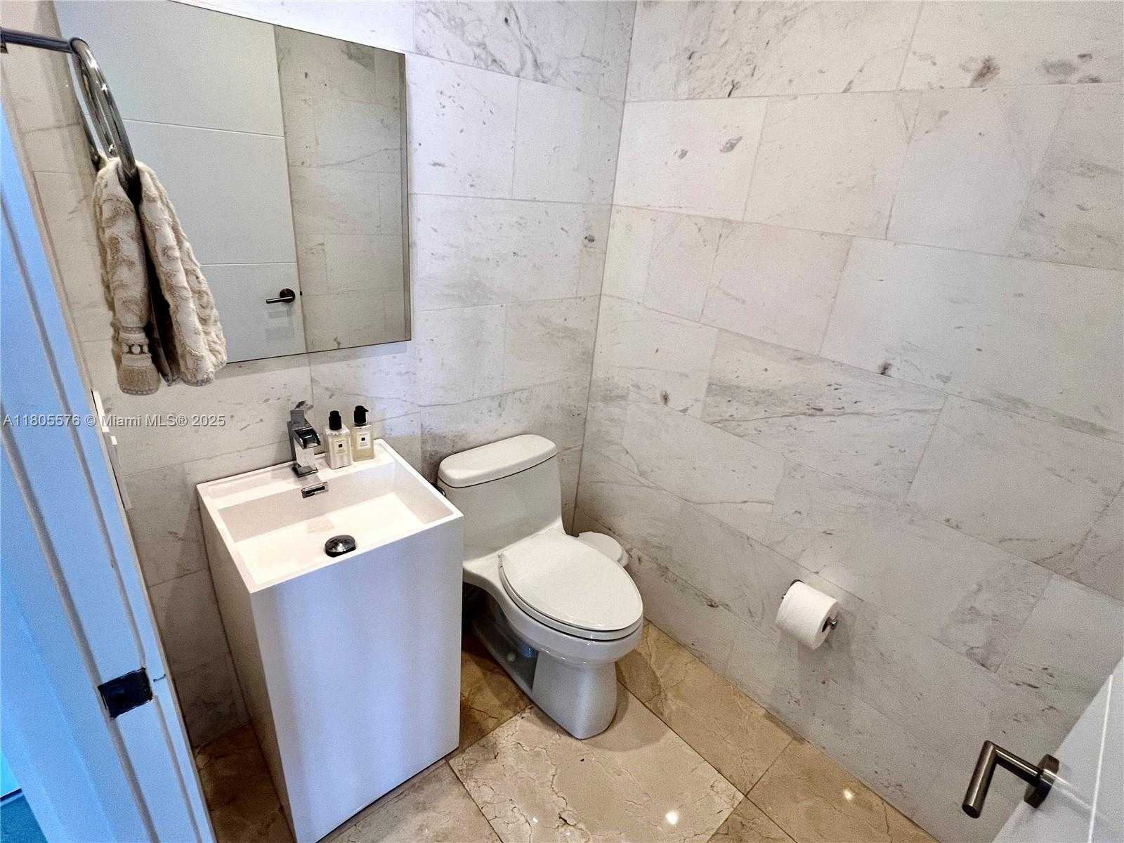 Small Image of 848 BRICKELL KEY DR #PH 4505, Miami Number 24