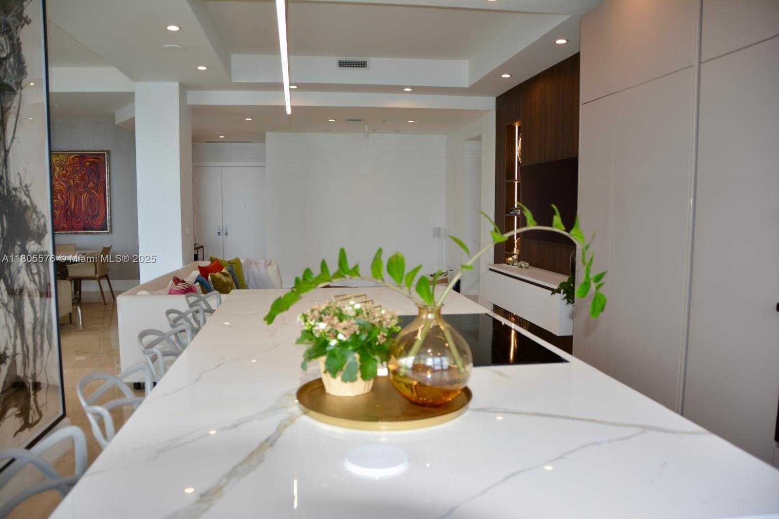 Small Image of 848 BRICKELL KEY DR #PH 4505, Miami Number 31