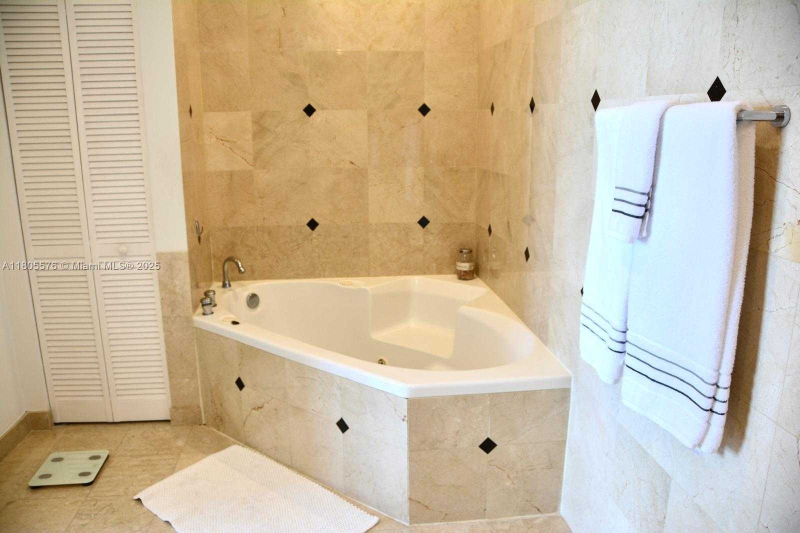 Small Image of 848 BRICKELL KEY DR #PH 4505, Miami Number 38