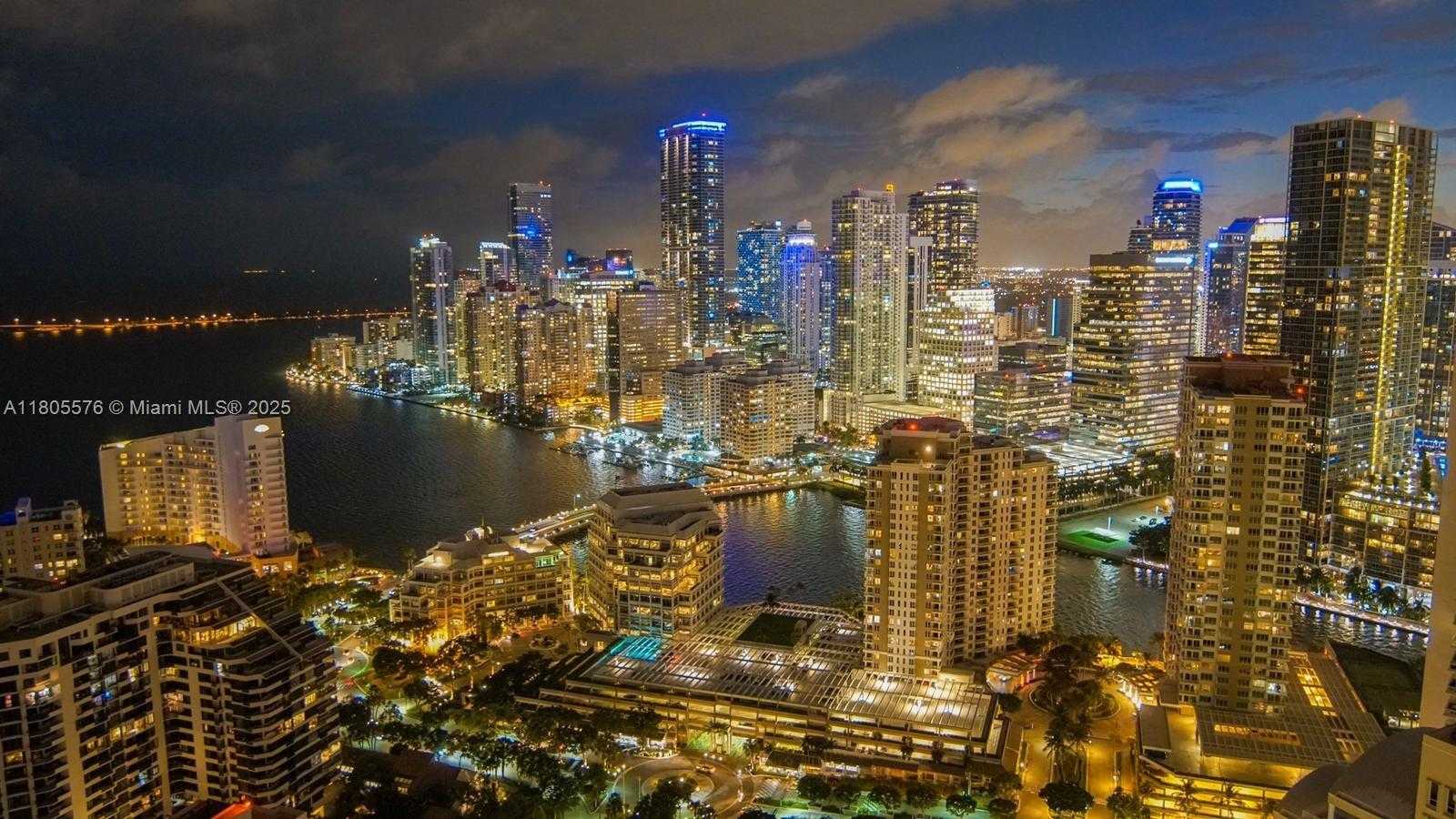 Small Image of 848 BRICKELL KEY DR #PH 4505, Miami Number 7