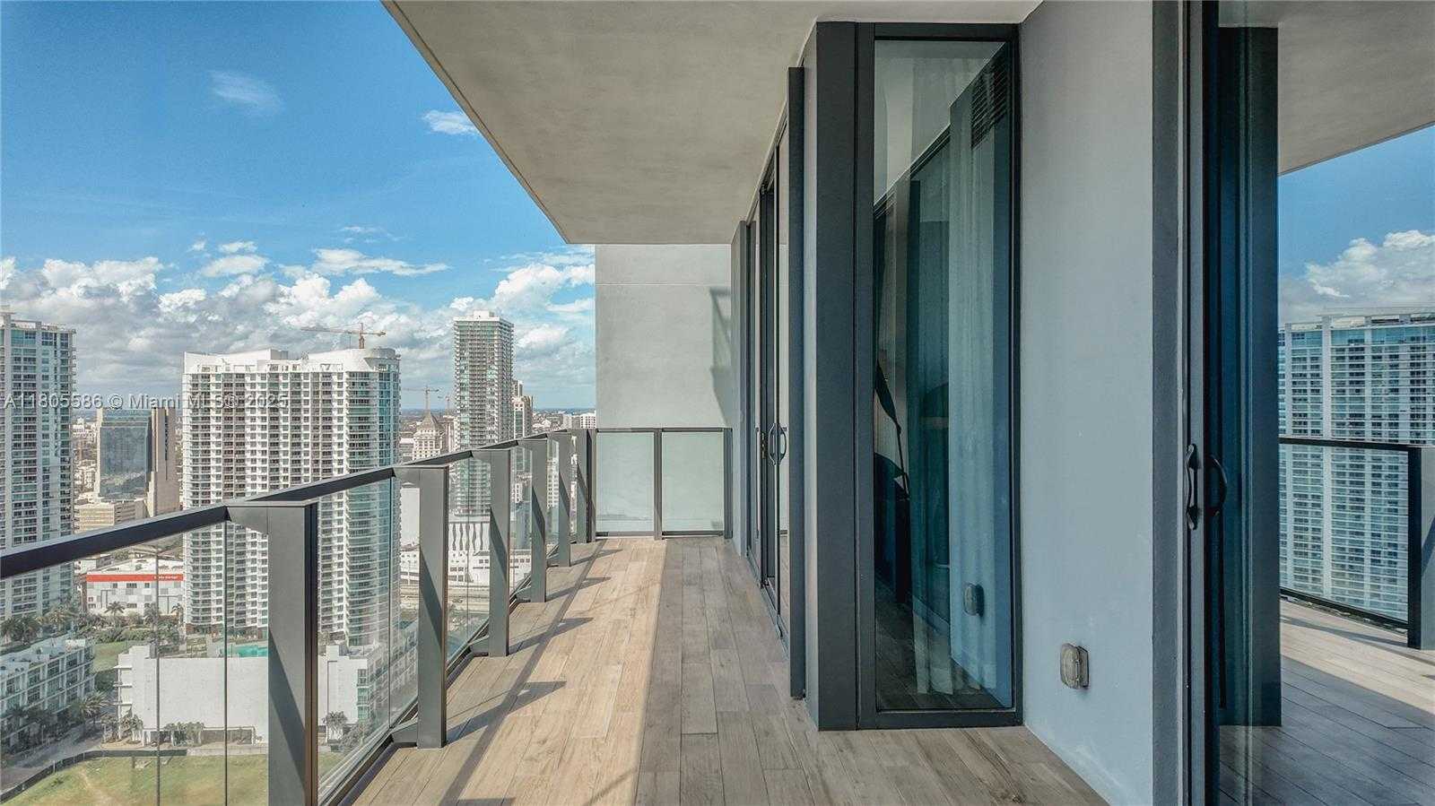 Small Image of 68 SOUTH EAST 6TH ST #3106, Miami Number 3