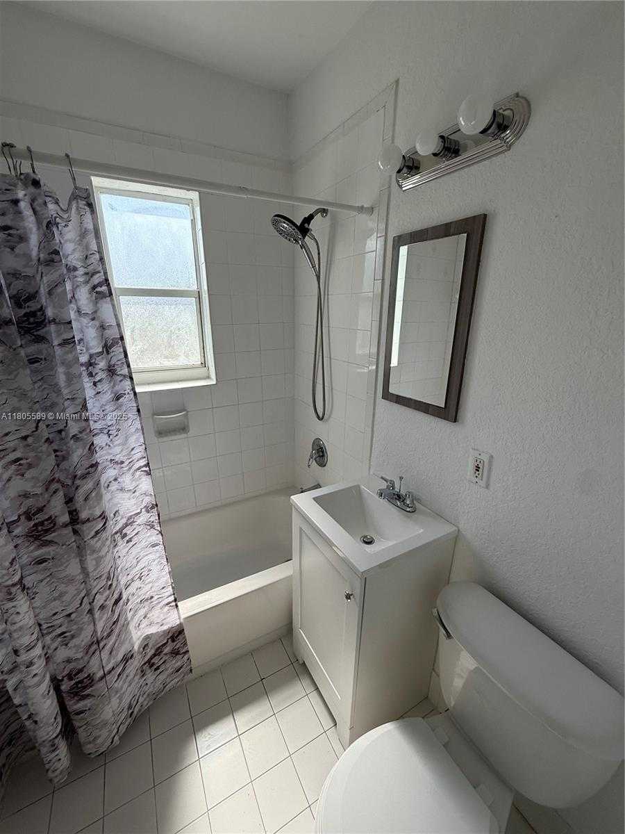 Small Image of 8463 NORTH WEST 4TH CT #8463, Miami Number 12
