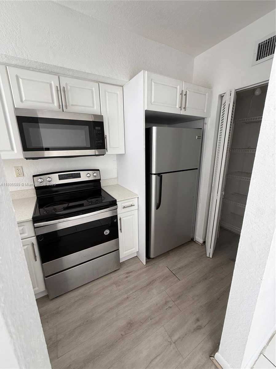 Small Image of 8463 NORTH WEST 4TH CT #8463, Miami Number 6