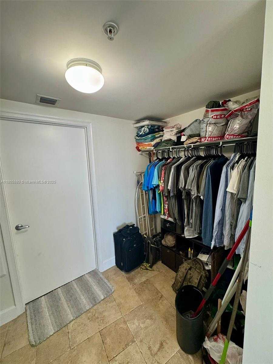 Small Image of 1750 NORTH BAYSHORE DR #2406, Miami Number 14