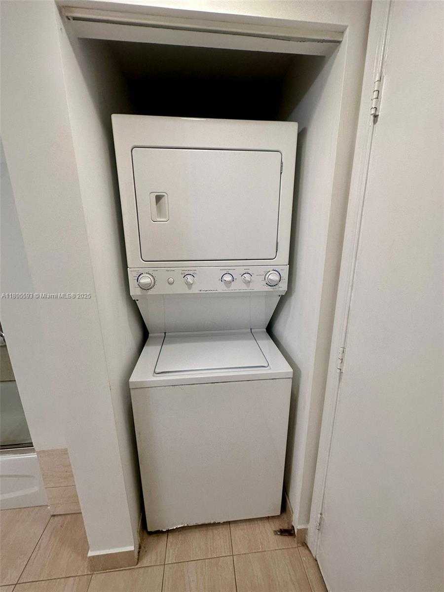 Small Image of 1750 NORTH BAYSHORE DR #2406, Miami Number 19