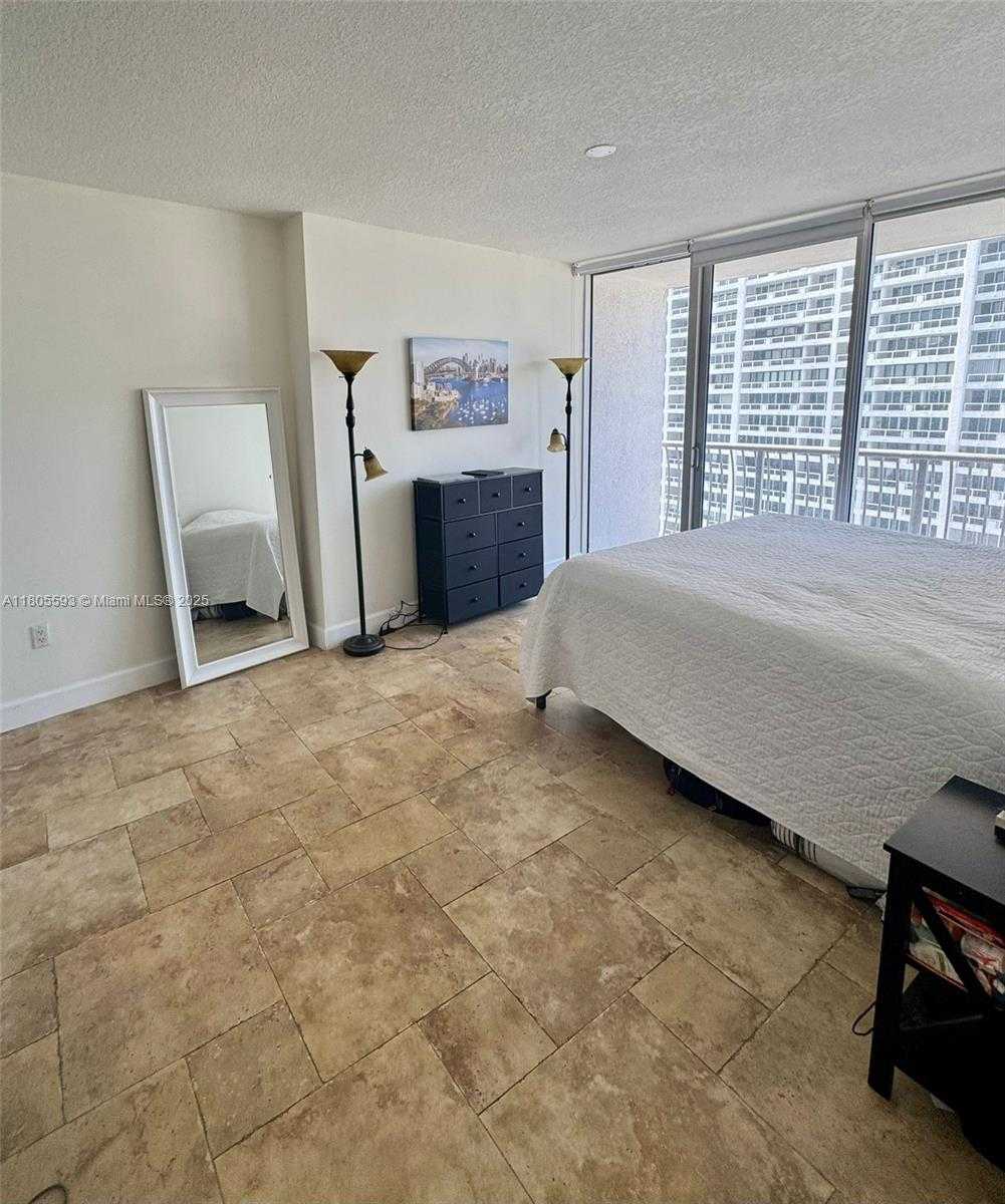Small Image of 1750 NORTH BAYSHORE DR #2406, Miami Number 9