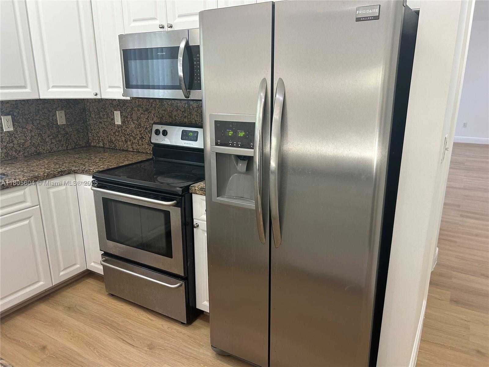 Small Image of 3144 NEW YORK ST #3144, Miami Number 10